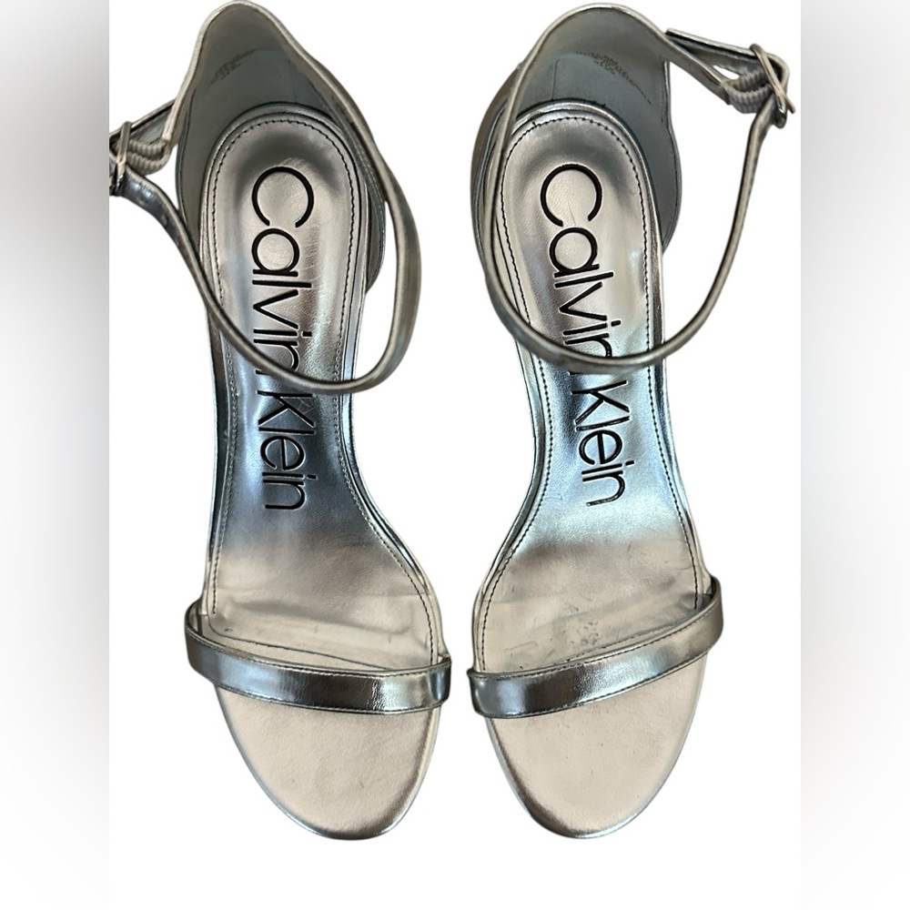 Calvin Klein Silver dressy open toe pump. Size: 9 - Picture 5 of 7